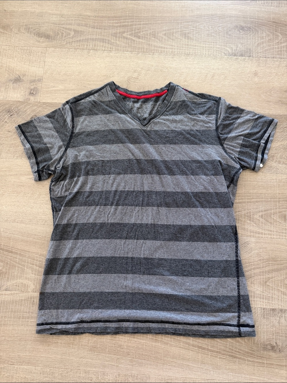 Lululemon mens athletic Gray Striped V-Neck Tee size XL